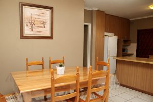 Kaap Se Rus: Self catering unit in Brackenfell - Dining room
